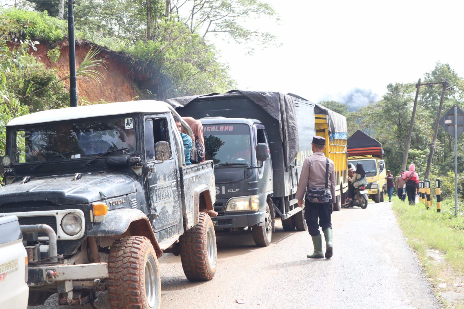 Kapolres Aceh Tengah Kawal dan Serahkan Langsung Bantuan dari Pemda dan Kapolri ke Wilayah Terisolir di Kecamatan Linge