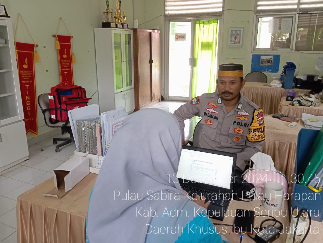 Bhabinkamtibmas Pulau Sabira Sambangi Guru Sekolah untuk Cegah Generasi Muda dari Bahaya Judi Online