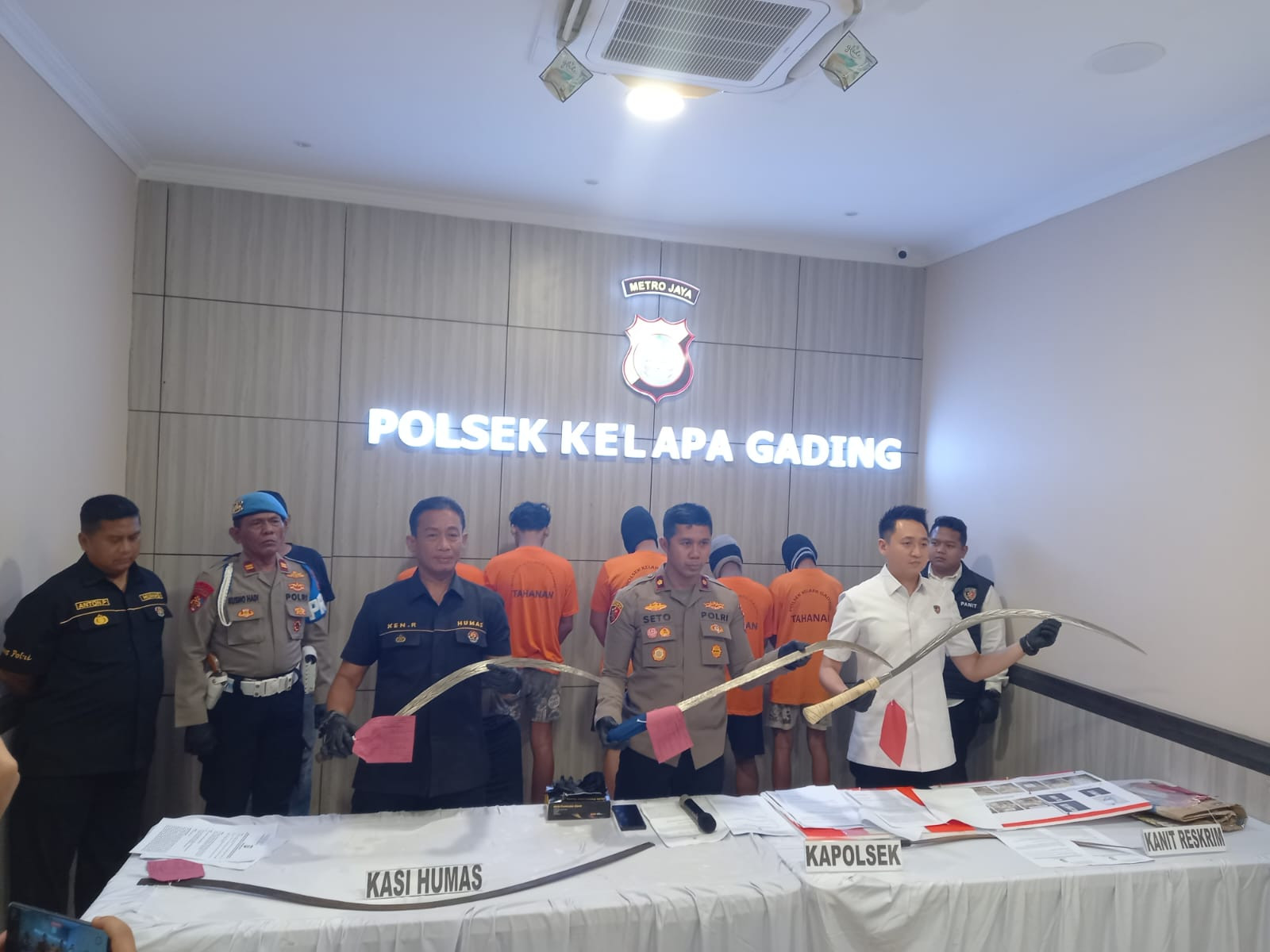 Polsek Kelapa Gading Berhasil Ungkap Kasus Pencurian dan Perdagangan Senjata Tajam