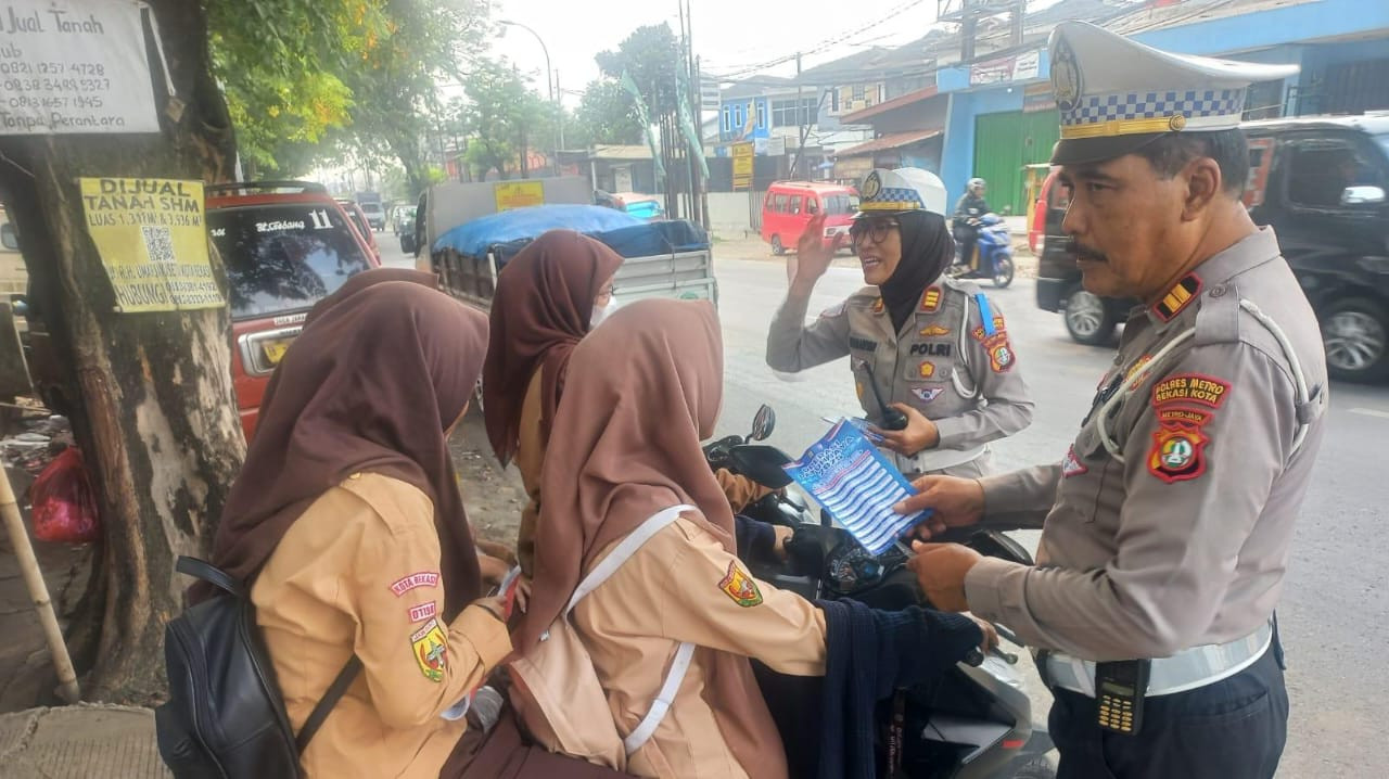 Operasi Patuh Jaya 2025: Polsek Bantargebang Gencarkan Edukasi Humanis di Jalan Narogong