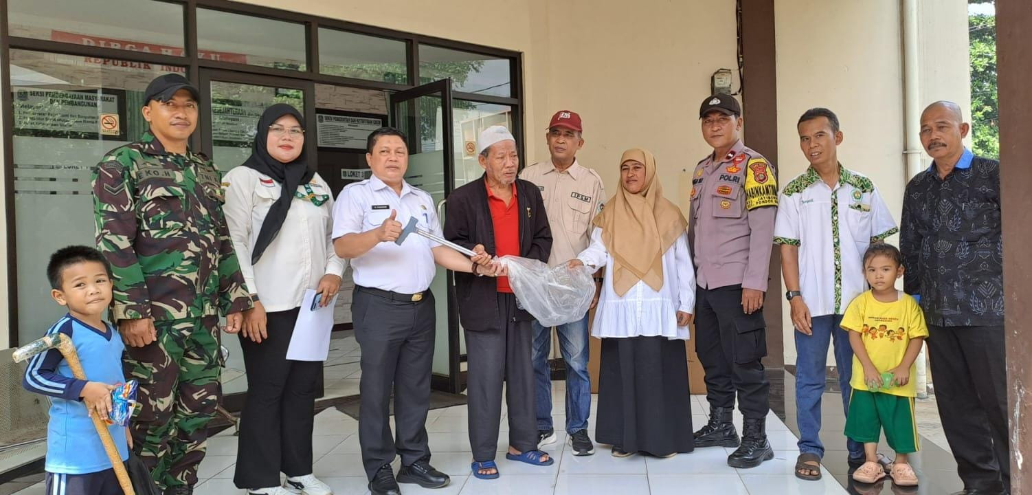 Sinergitas TNI-POLRI Peduli Untuk Masyarakat Kelurahan Jatibening