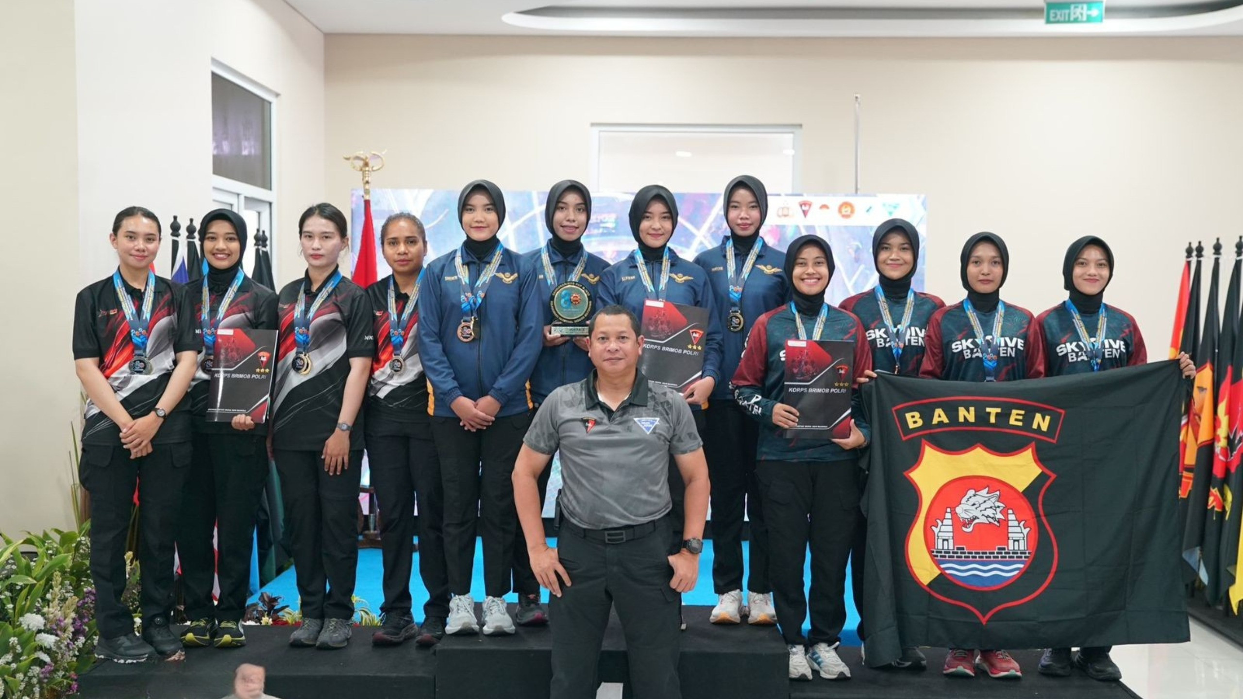 Brimob Polda Metro Jaya Torehkan Prestasi Gemilang di Kejurnas Indoor Skydiving Dankorbrimob Cup II – 2025