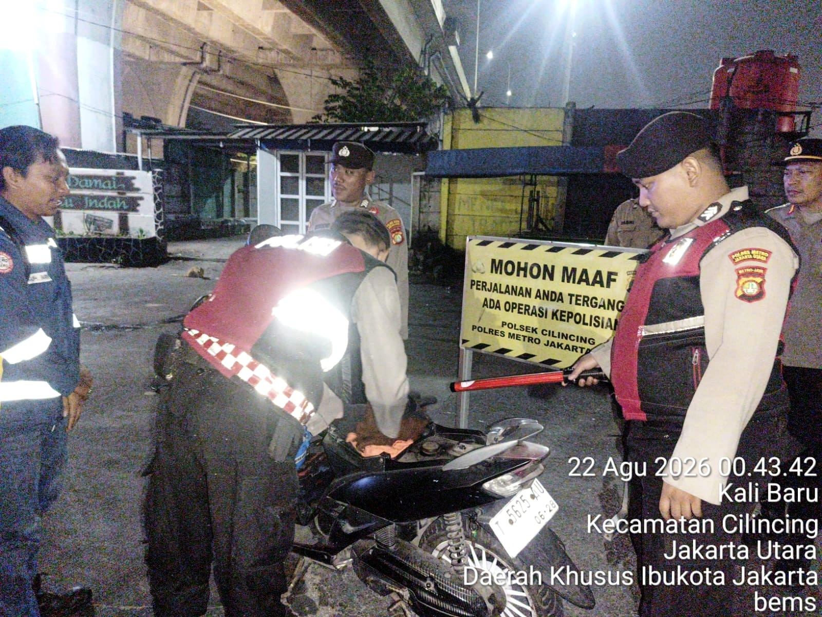Polsek Cilincing Gencarkan Patroli Malam, Antisipasi Tawuran dan Kejahatan Jalanan