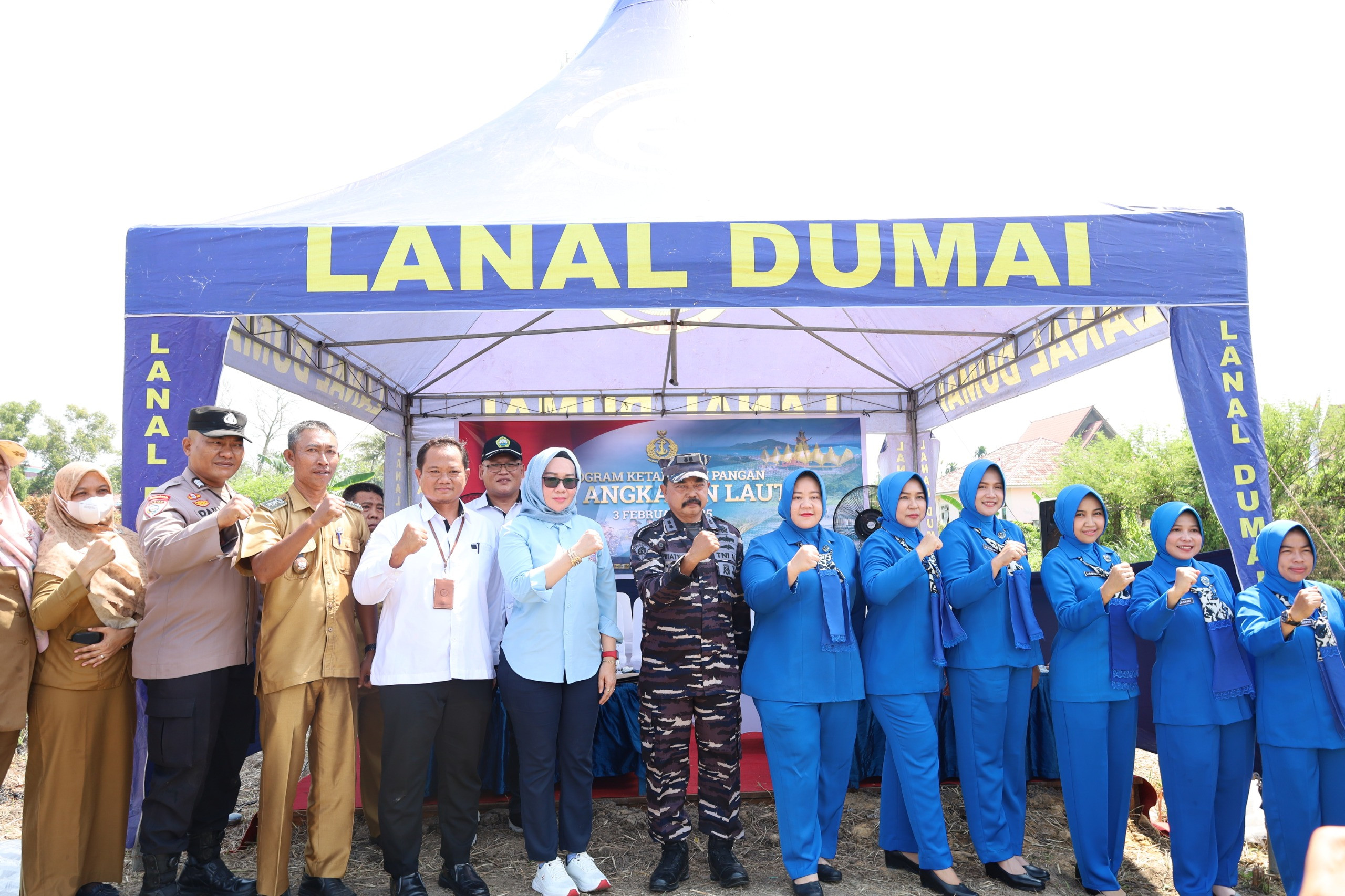 Wujudkan Program Ketahanan Pangan Nasional, Lanal Dumai Tebar Ribuan Ekor Bibit Ikan Patin dan Ikan Nila