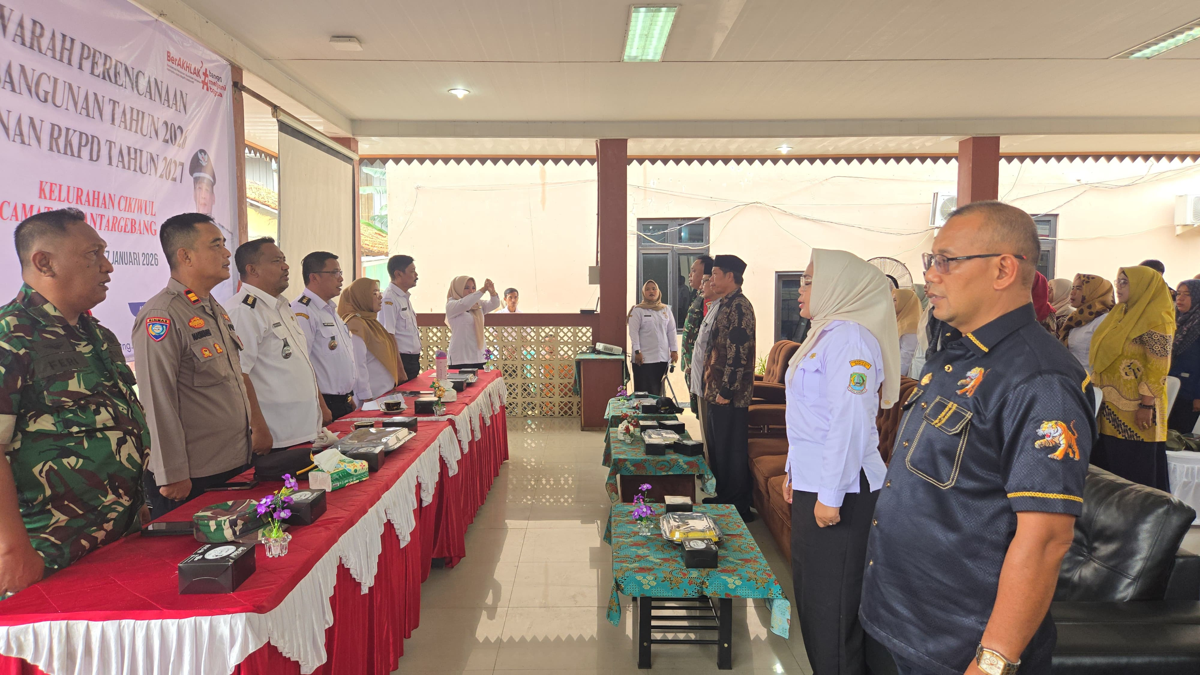 Sinergitas TNI-Polri Kawal Musrenbang Cikiwul: Wujudkan Perencanaan Pembangunan yang Aman dan Merata