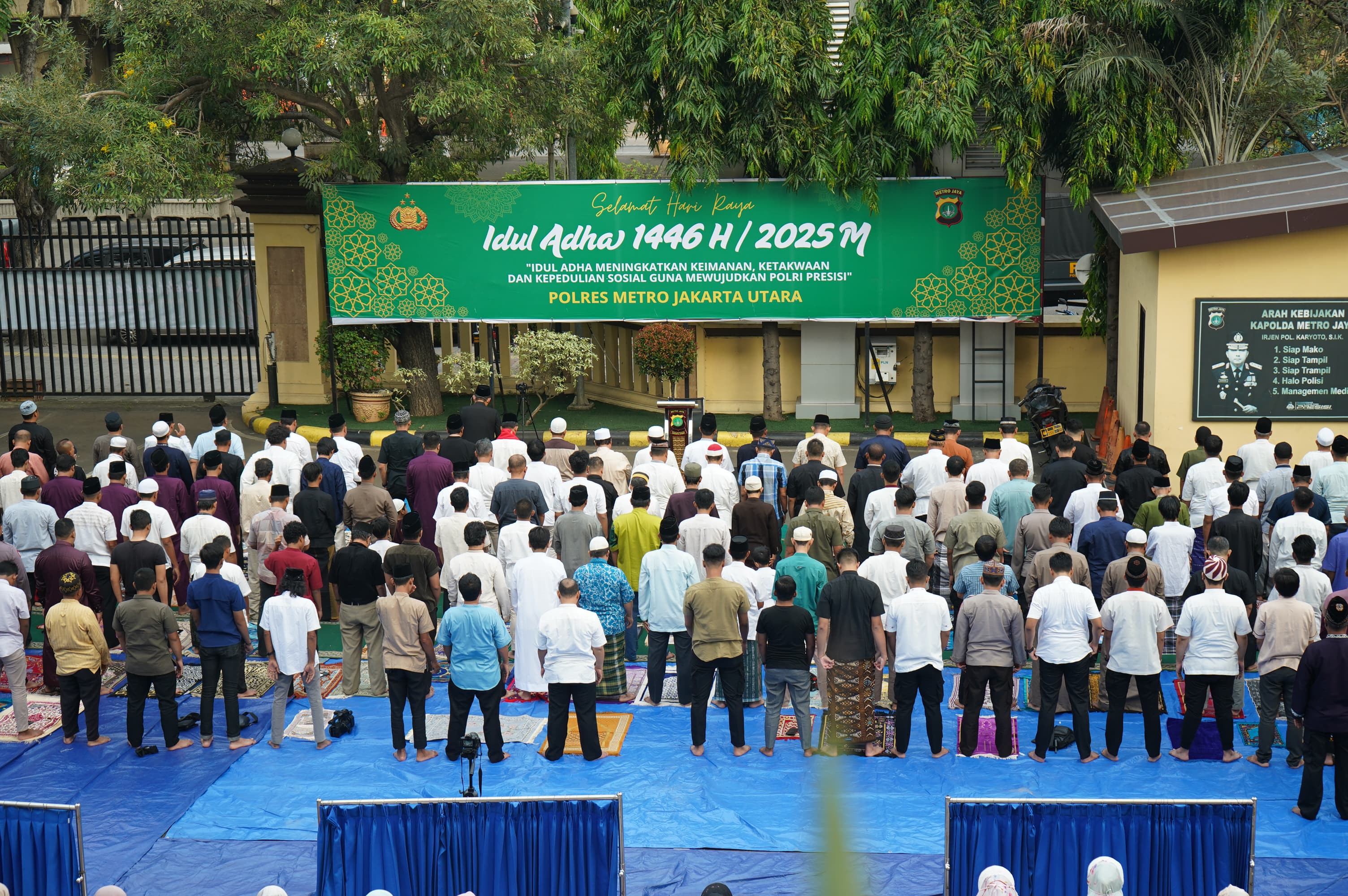Kapolres Metro Jakarta Utara Jadi Imam Sholat Idul Adha 1446 H di Mapolres, Serukan Makna Pengorbanan dan Kepedulian Sosial