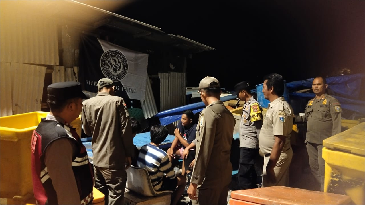 Patroli Malam Gabungan di Kepulauan Seribu Utara, Polisi Sambangi Warga Jaga Rasa Aman Jelang Nataru