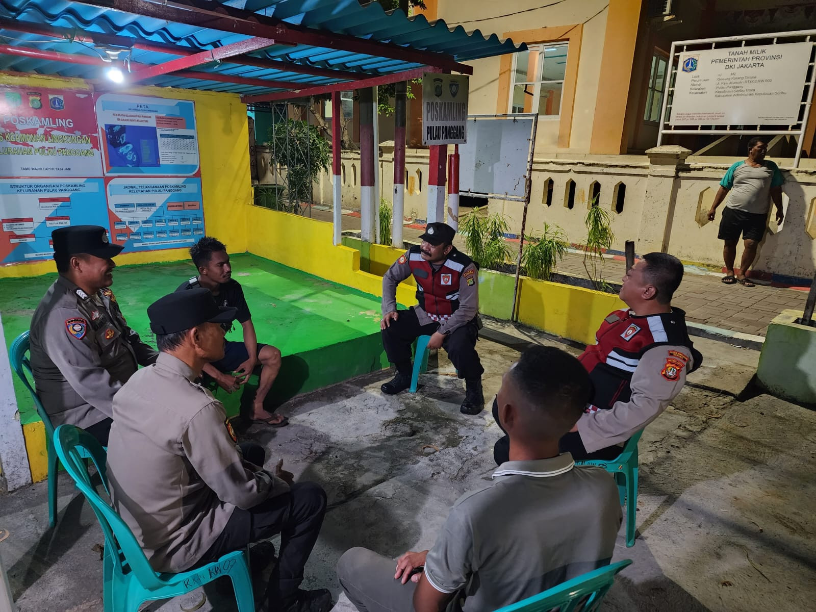 Patroli Malam Gabungan Polsek Kepulauan Seribu Utara Perkuat Siskamling Cegah Guantibmas