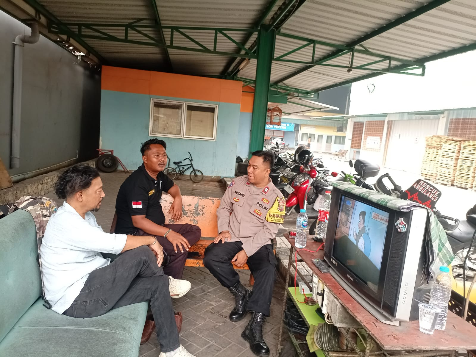 Bhabinkamtibmas Kotabaru Sambangi Warga Rawabebek, Ajak Antisipasi Kejahatan 3C