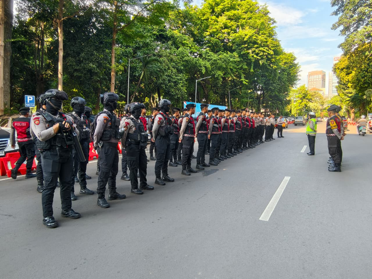 Patroli Sore Jelang Natal, Polda Metro Jaya Pastikan Warga Merayakan dengan Aman