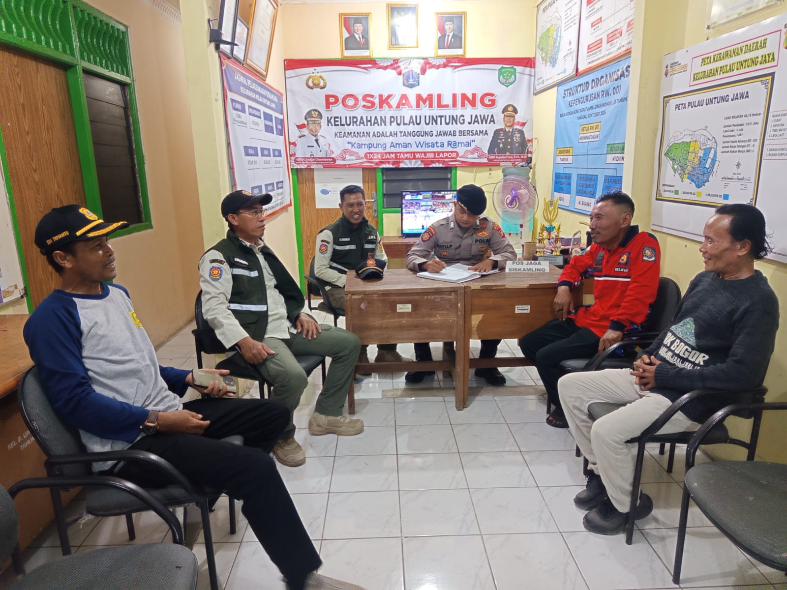 Patroli Malam Jakarta On The Spot, Polsek Kepulauan Seribu Selatan Perkuat Sinergi dengan Warga Melalui Sosialisasi Layanan Polisi 110