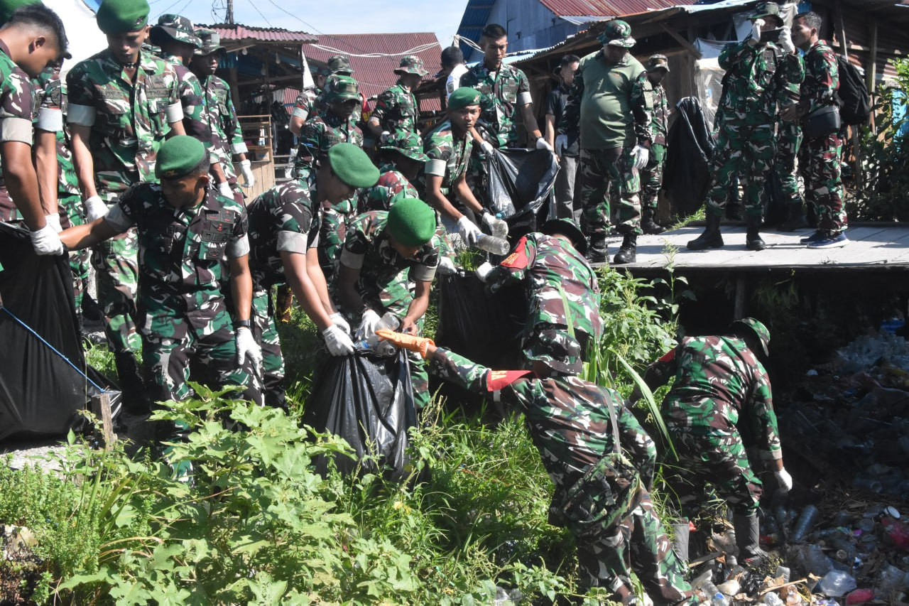 Kodim 1710/Mimika Gelar Aksi Bersih Pasar Sentral Timika