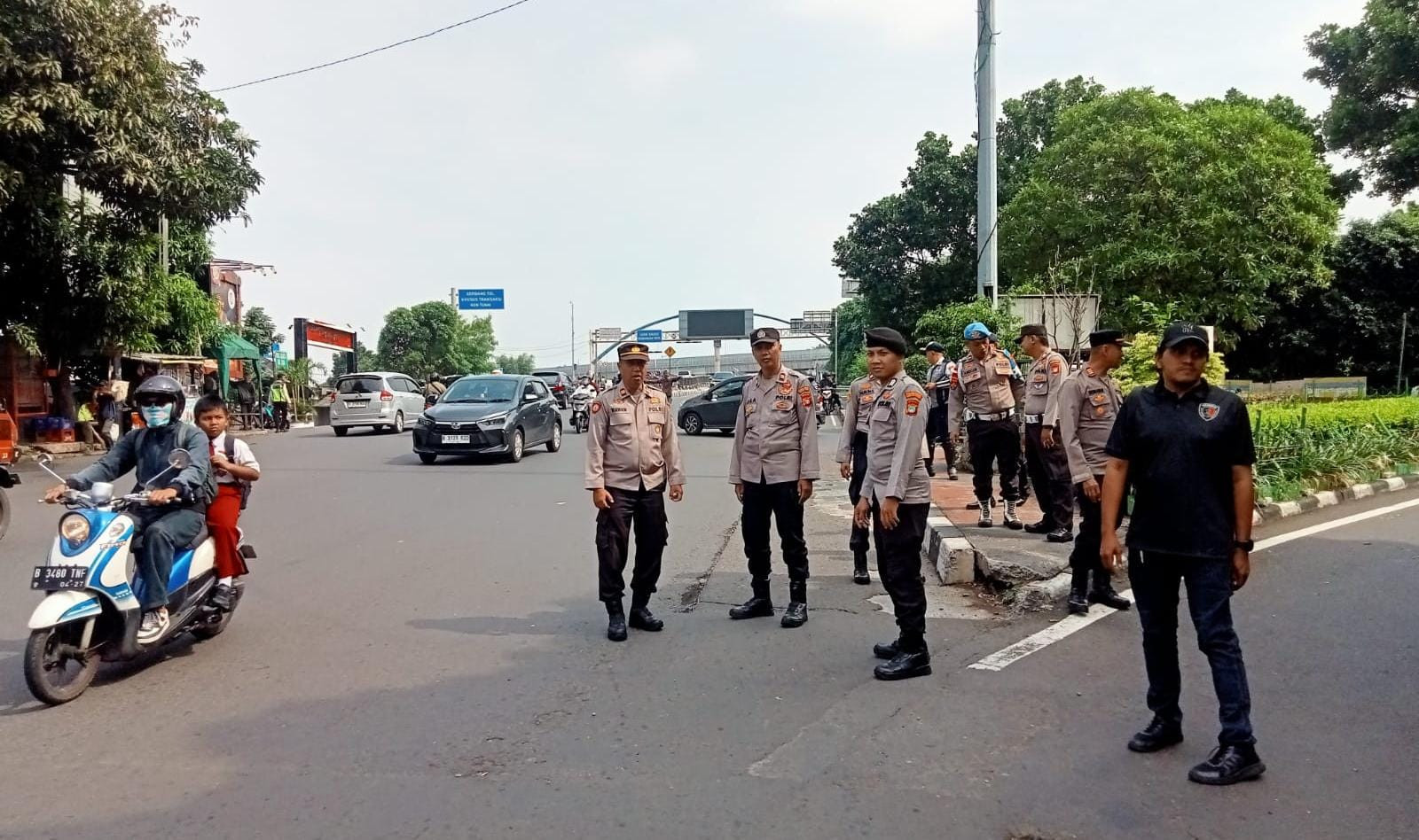 Polsek Pondok Gede Gelar Apel Pengamanan Penyekatan Massa Aksi Unjuk Rasa