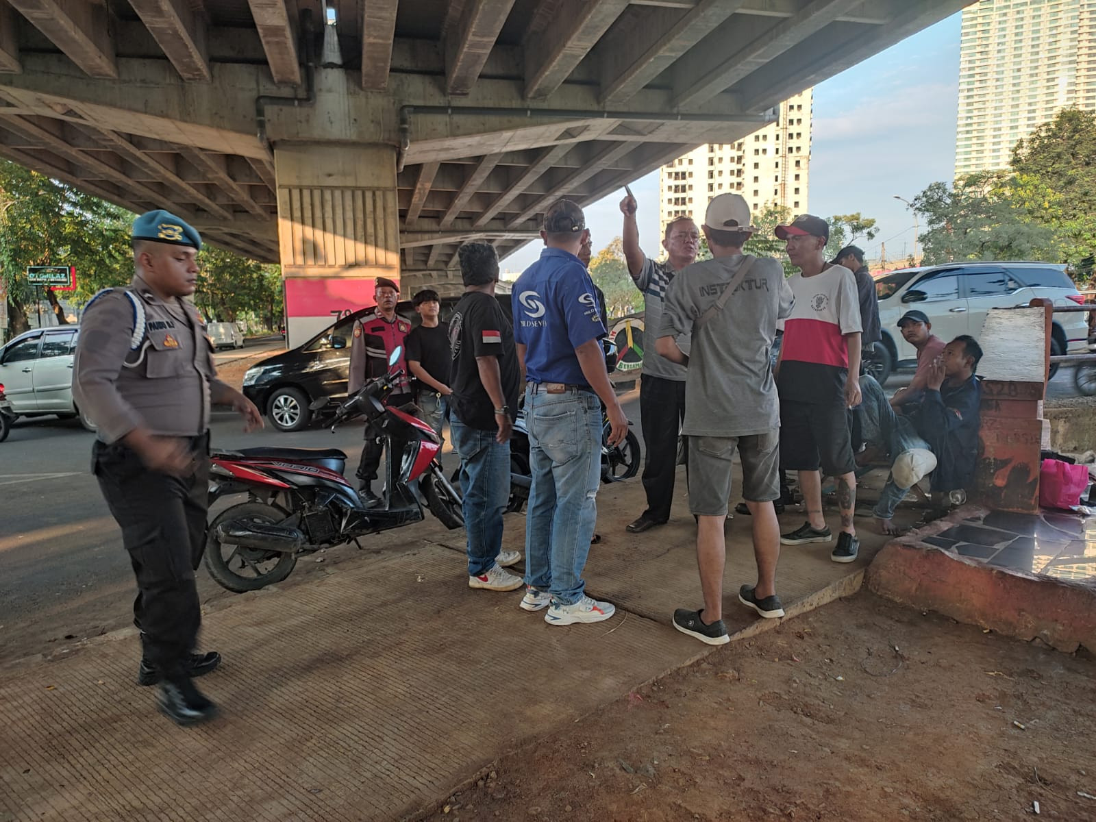 Berantas Parkir Liar di Kalimalang, Polsek Bekasi Barat Tertibkan Tiga Jukir Ilegal