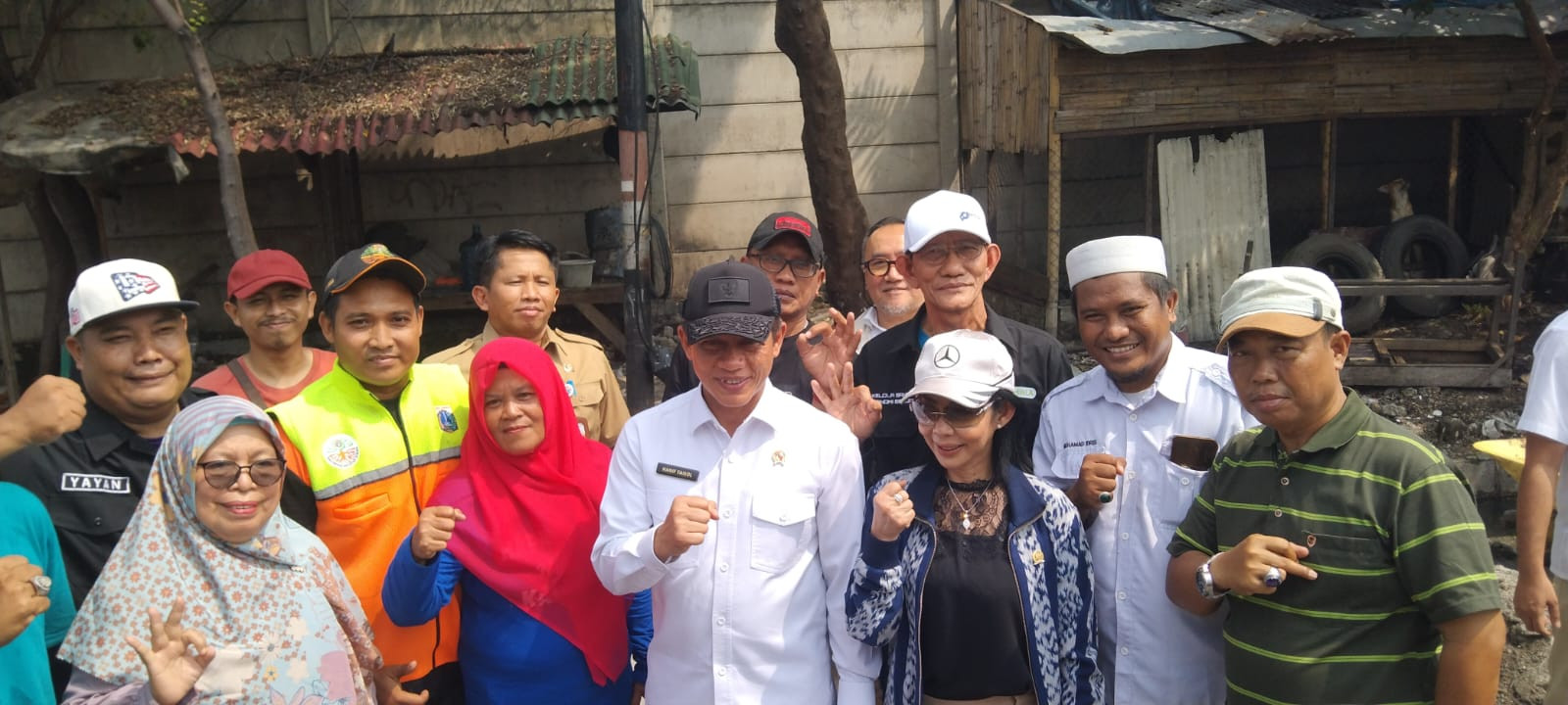 Menteri Lingkungan Hidup Kunjungi Komunitas Pengolah Sampah di Kalibaru, Apresiasi Inovasi Warga