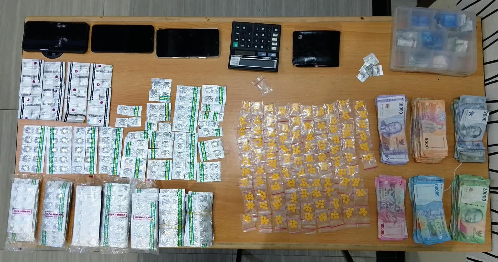 Berawal dari Informasi Masyarakat, Polisi Amankan Dua Orang dan Ungkap Dugaan Peredaran Tramadol hingga Berbagai Jenis Psikotropika