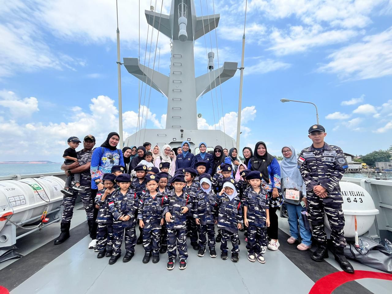 Antusiasme Siswa TK Hang Tuah 2 Tanjungpinang Kunjungi Lanal Bintan dan Kapal Perang