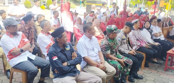 Sinergitas TNI- Polri Hadiri Peresmian Taman Ciketingudik IV di Perumahan Taman Rahayu RW 08 Kota Bekasi