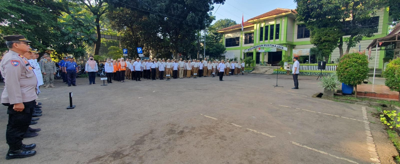 Sinergitas TNI-POLRI Terlihat Solid dalam Apel Gabungan Tiga Pilar Kecamatan Mustikajaya