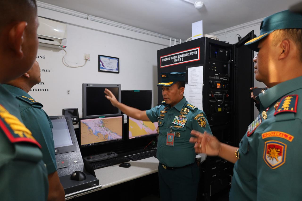 Pastikan Jaringan dan Sarana Komunikasi Berfungsi Optimal, Danlanal Dumai Bersama Tim Safari Skomlekal Mabesal Tinjau Posal Sinaboi