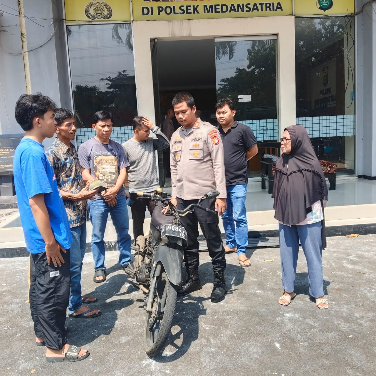 Polisi Kembalikan Motor yang Dilaporkan  Hilang, Warga Bekasi Apresiasi Kinerja Polsek Medan Satria