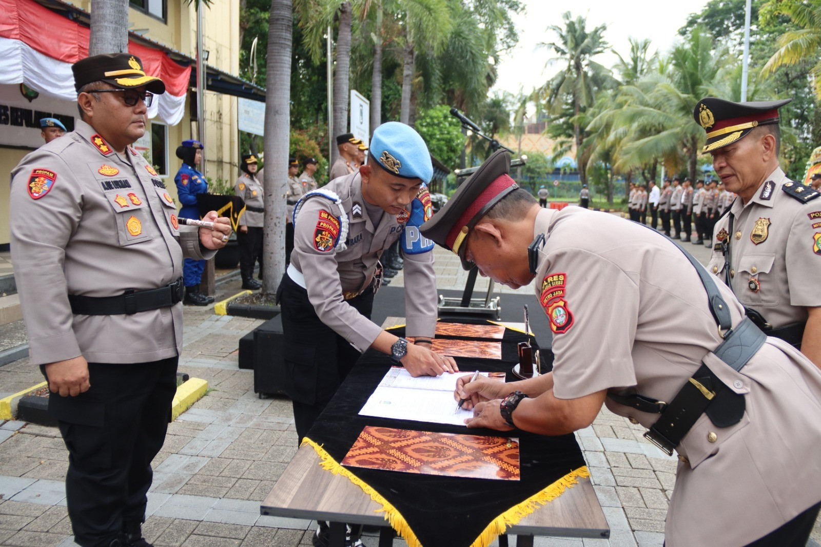 Kapolres Kepulauan Seribu Pimpin Upacara Sertijab Kasat Binmas dan Kasat Polairud