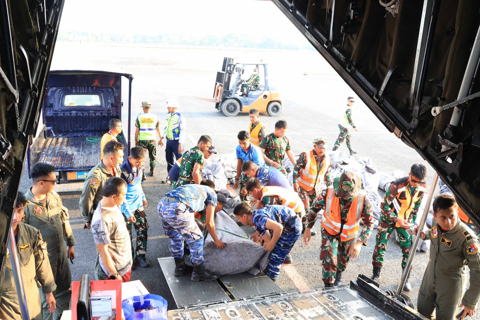 Hercules TNI AU Mendarat di Lanud Sjamsudin Noor Bawa Kekuatan Baru dari Kemhan RI, Penanganan Karhutla Kalimantan Selatan Kian Diperkuat