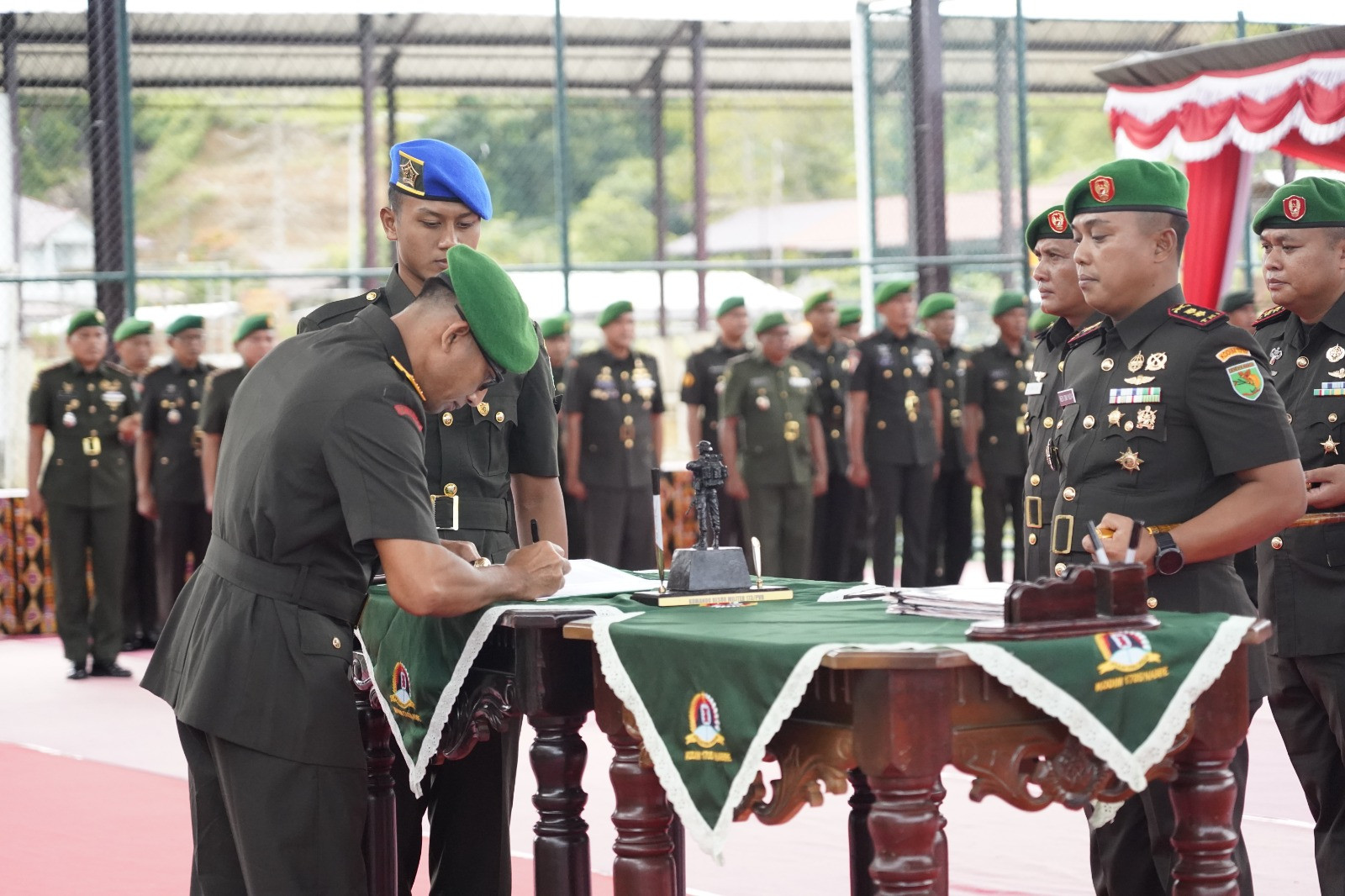 Sertijab Digelar Khidmat, Letkol Inf Redi Dwi Yuda Kurniawan Resmi Jabat Dandim 1710/Mimika
