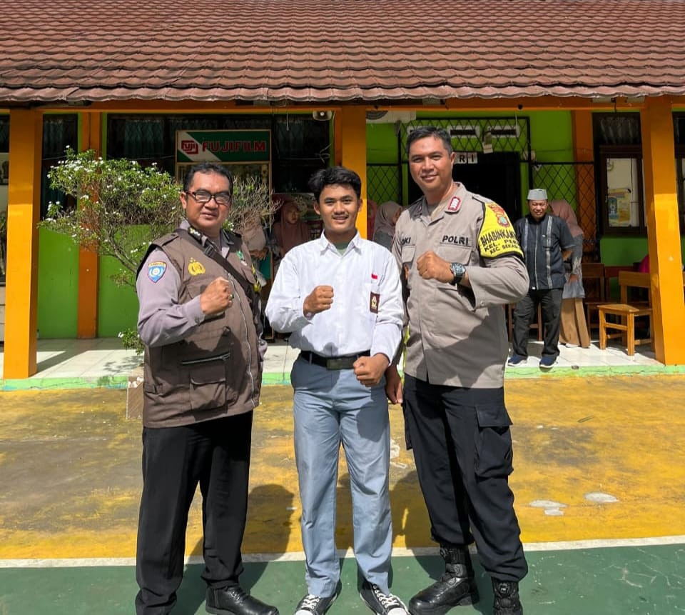 Pembinaan dan Penyuluhan kepada Siswa Madrasah Aliyah Annur Sebagai Upaya Pencegahan Kenakalan Remaja dan Tawuran di Kelurahan Perwira