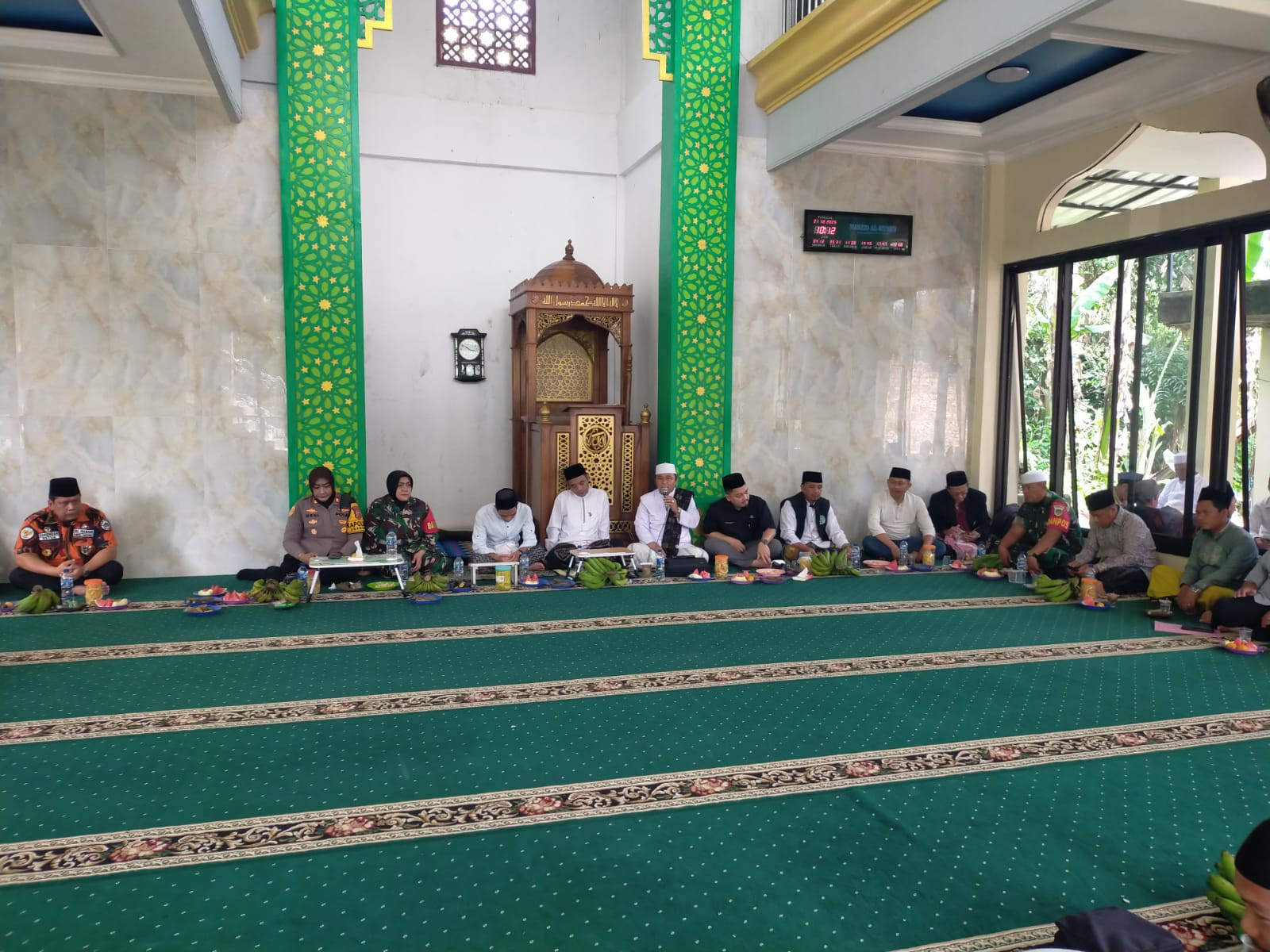 Bersinergi, Bhabinkamtibmas Polsek Parung dan Babinsa Koramil 0621/22 Beri Imbauan Kamtibmas kepada Warga