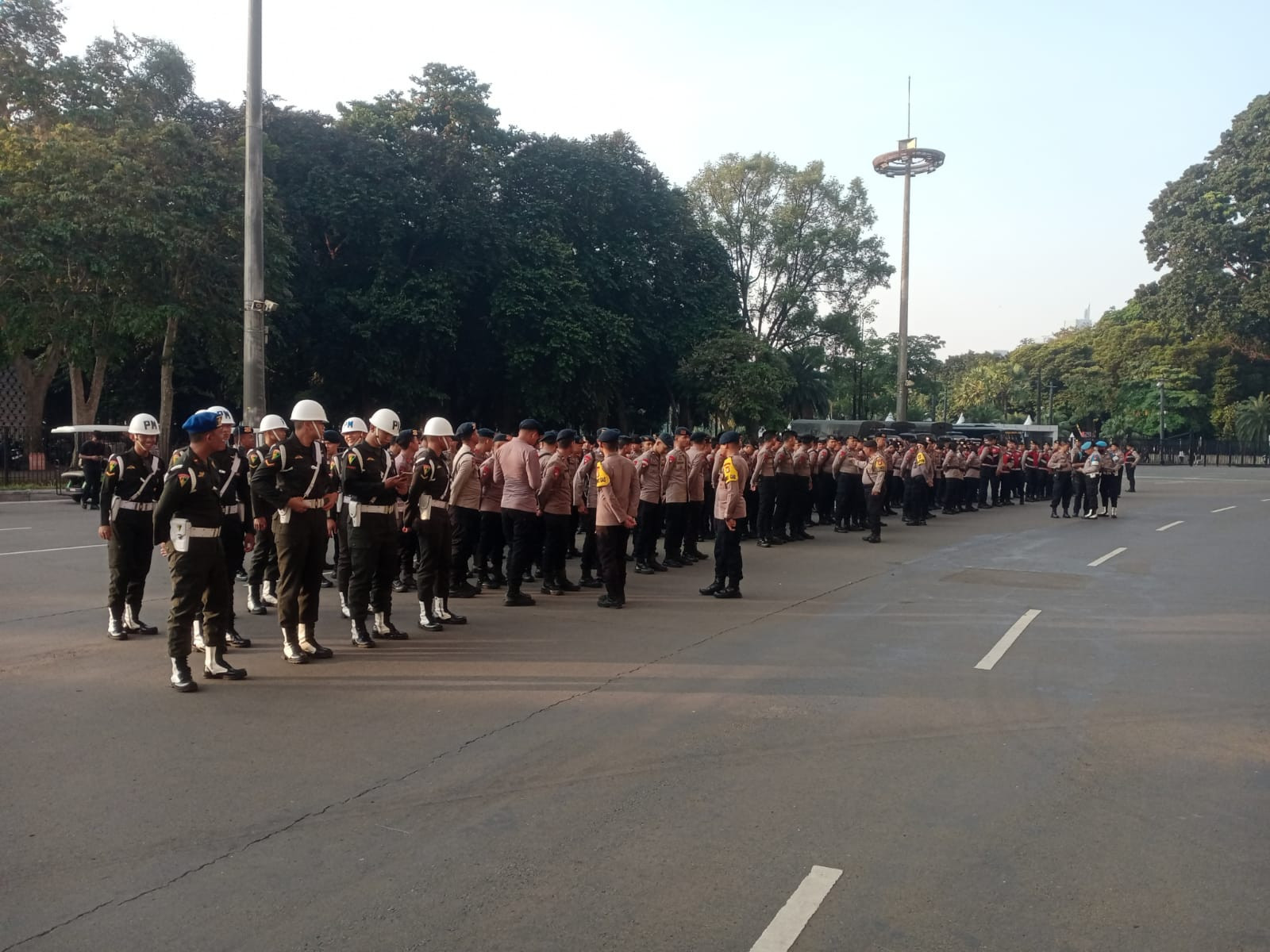 Terjunkan 551 Personel Gabungan Amankan Pertandingan Vietnam vs Kamboja di GBK