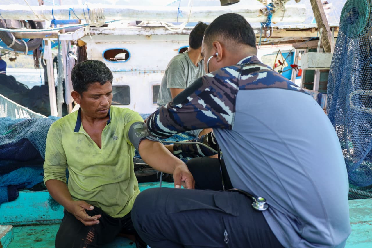 Satgas ERB Kodaeral IX dan Bank Indonesia Sasar Masyarakat Buru Selatan Beri Pelayanan Kesehatan Gratis dan Edukasi Cinta, Bangga, Paham Rupiah