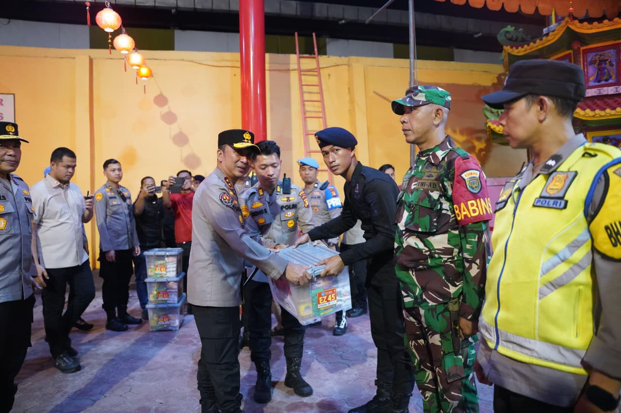Pastikan Malam Imlek Aman, Kapolda Sumsel Tinjau Pengamanan Sejumlah Klenteng di Palembang