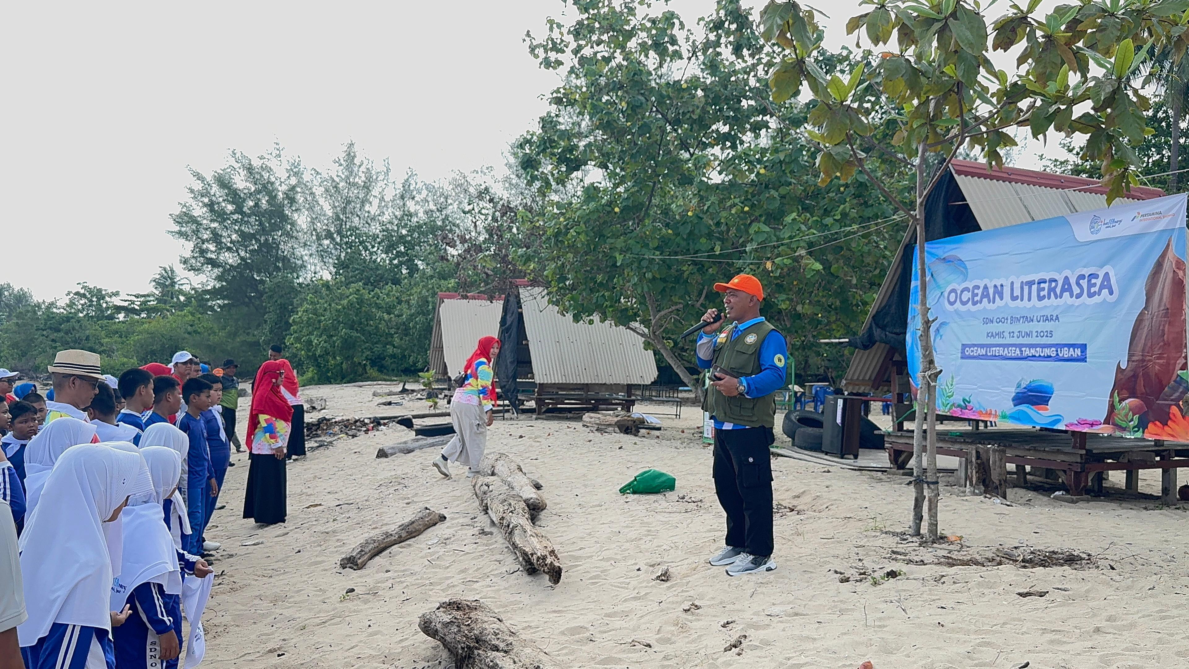 Danlanal Bintan Hadiri Acara Coastal Cleaning Up Ocean Literasea