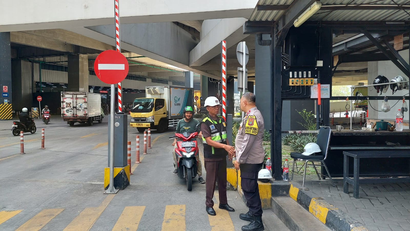 Cegah Curat dan Curas, Bhabinkamtibmas Medansatria Gelar Patroli Rutin di Kawasan Logos