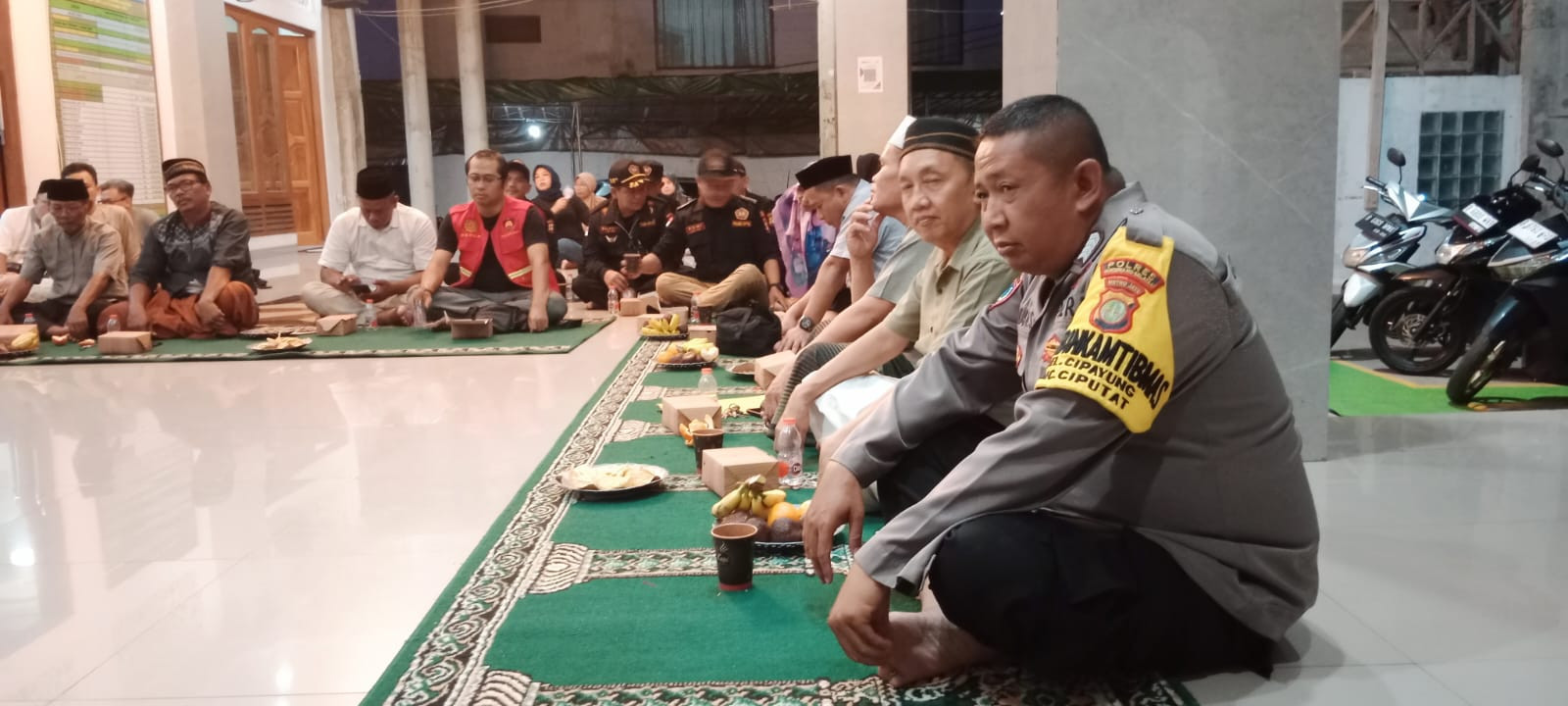 Kapolsek Ciputat Timur Gelar Ngopi Kamtibmas di Masjid Al-Kautsar, Warga Curhat Masalah Keamanan