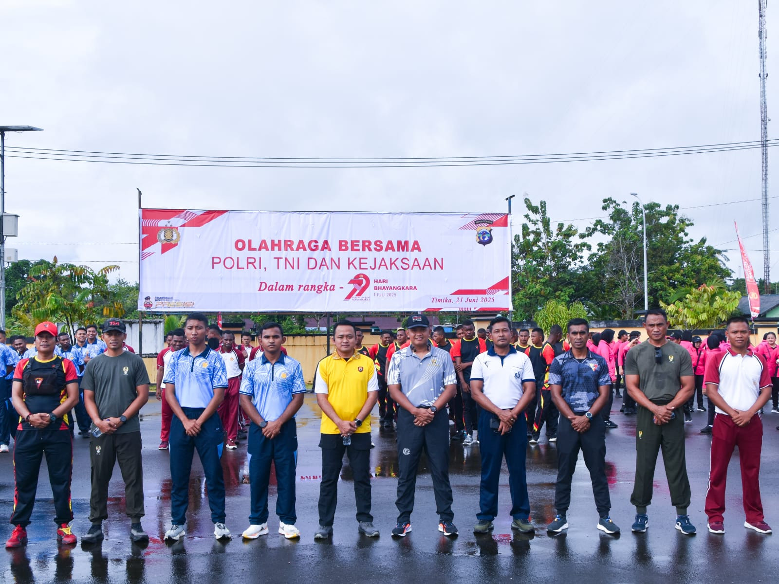 Sinergitas TNI-Polri: Kodim 1710/Mimika Ikuti Olahraga Bersama Dalam Rangka Hari Bhayangkara Ke-79