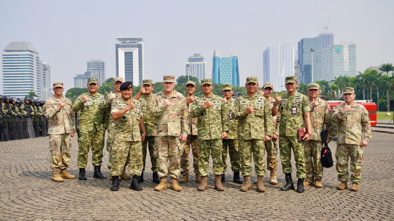 Pererat Kerjasama Pertahanan, Kodam Jaya Gelar Static Show PHH untuk Delegasi Hawaii National Guard
