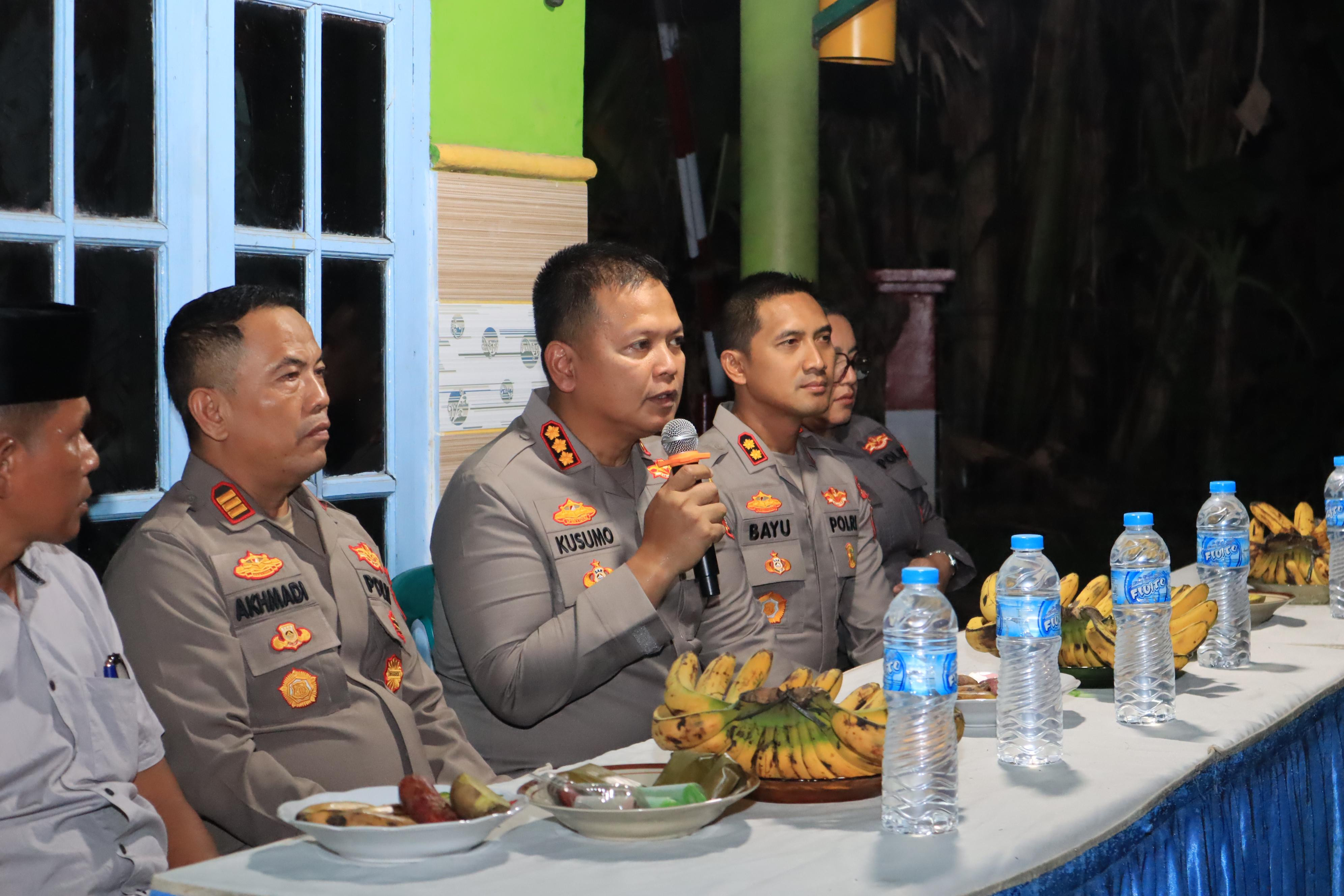 Polisi Jalin Kebersamaan  Ngopi Kamtibmas Bersama Warga Rawalumbu