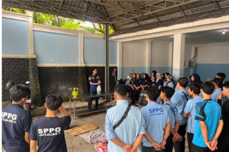 Polres Kepulauan Seribu Gelar Sosialisasi Keselamatan Kerja bagi Relawan SPPG Polri Cipinang Muara 4