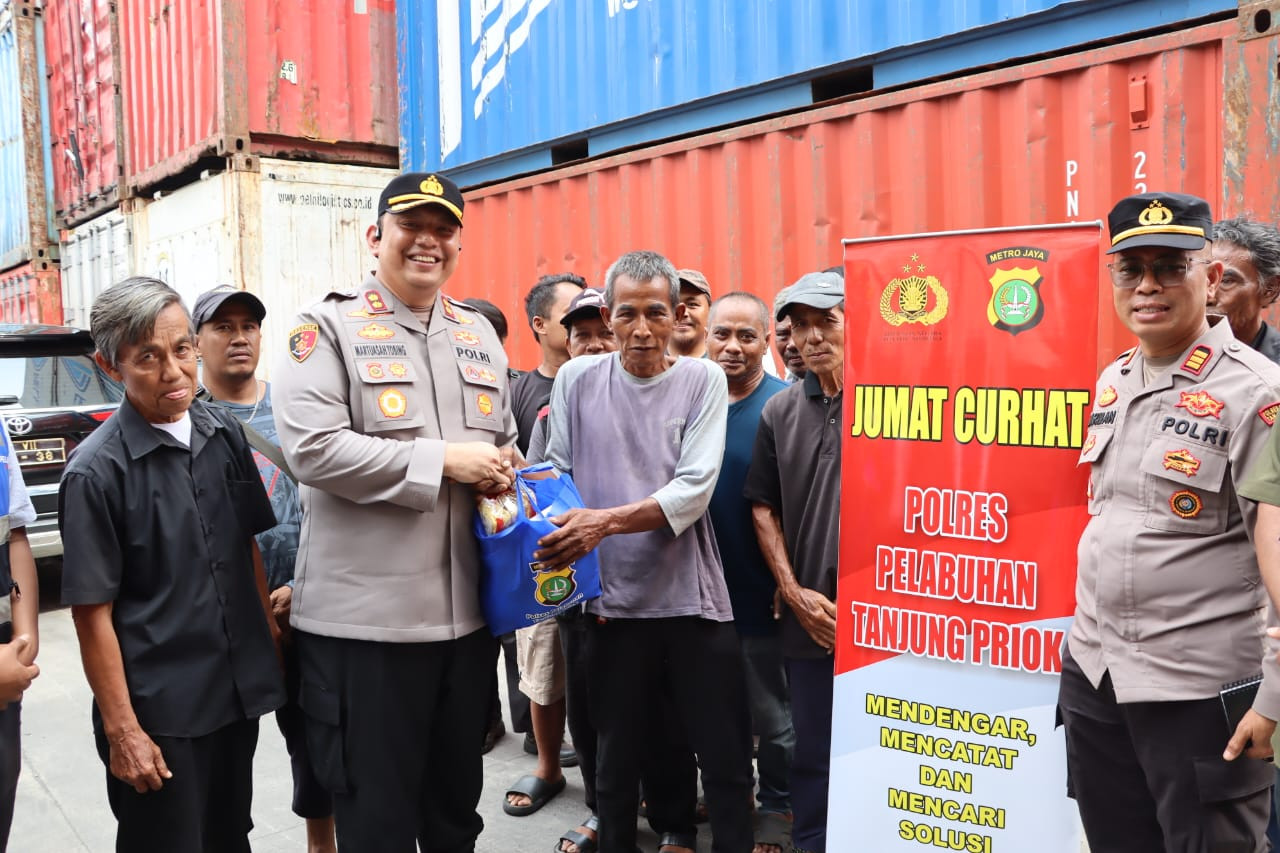 Polres Pelabuhan Tj Priok, Berbagi Berkah di Jumat Curhat