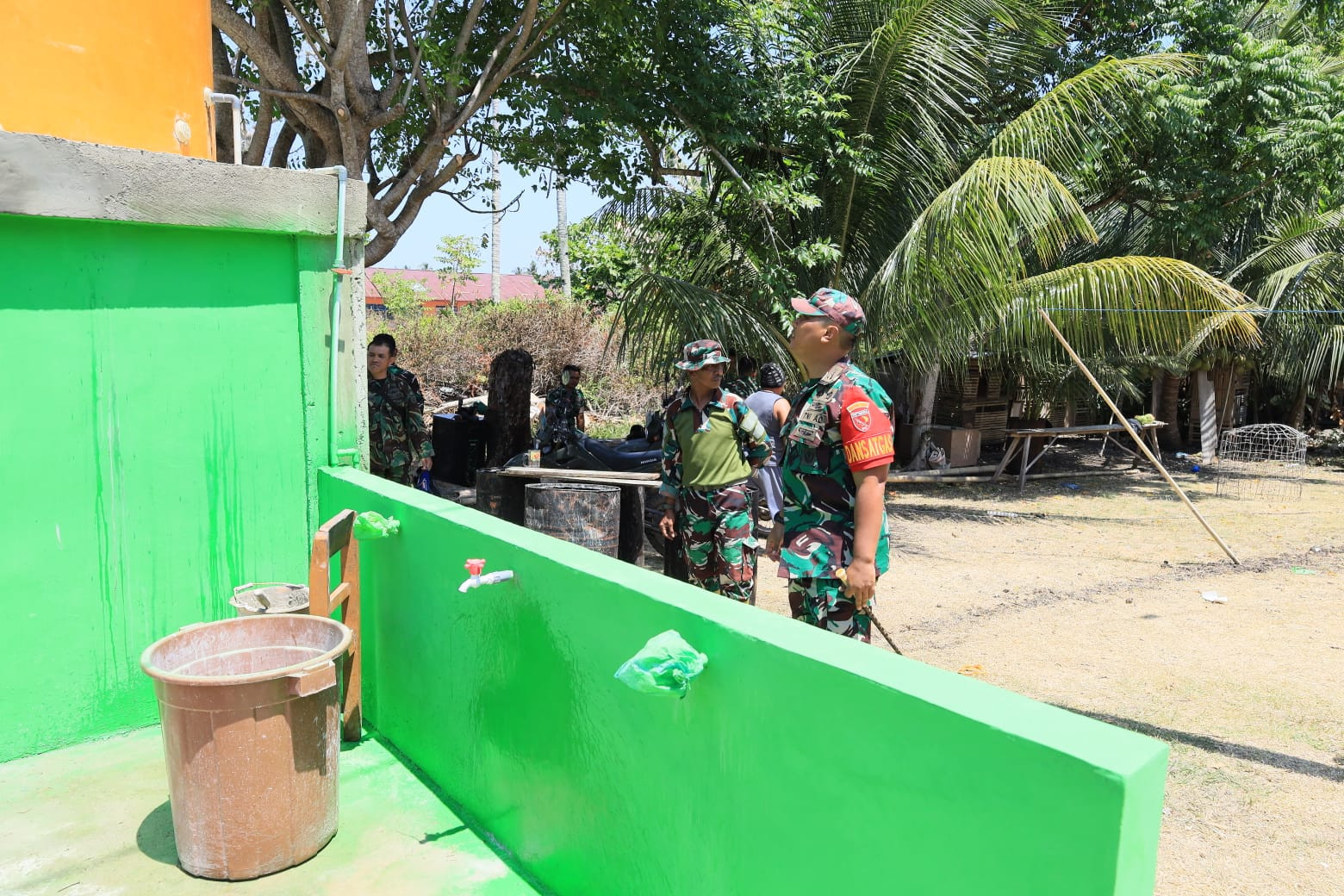 Pastikan Seluruh Sasaran Rampung Tepat Waktu, Dansatgas TMMD ke-129 Kodim 1505/Tidore Awasi Langsung Progres Pembangunan