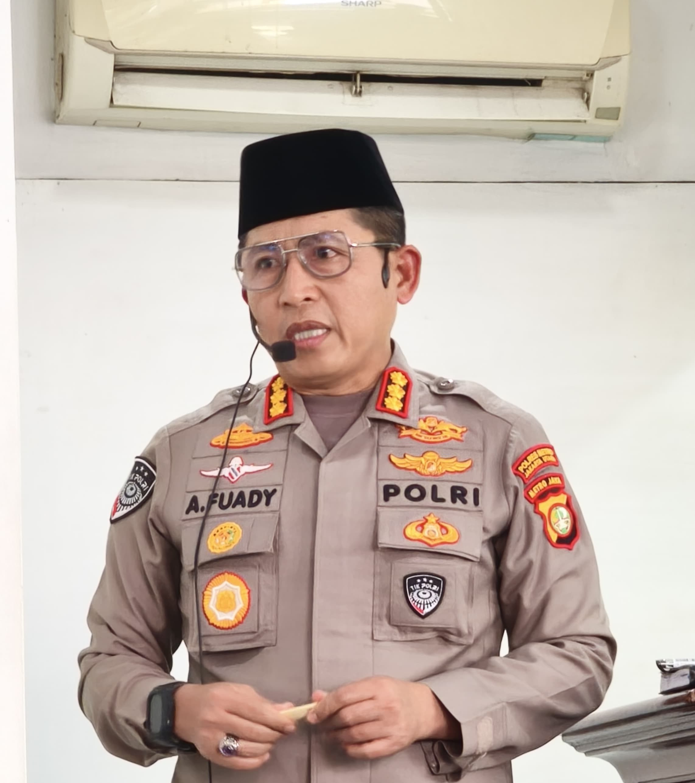 Kapolres Metro Jakarta Utara Jadi Imam Sholat Jumat di Masjid Baiturrahim Ancol, Ajak Warga Jaga Kamtibmas