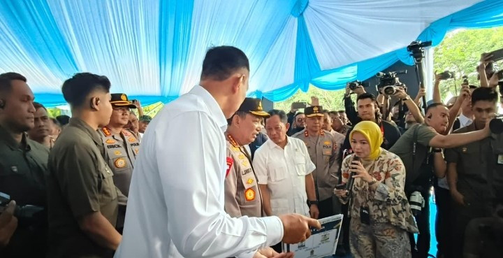 Kapolri dan Mendagri Tinjau Gerakan Pangan Murah di Gudang Bulog Kelapa Gading