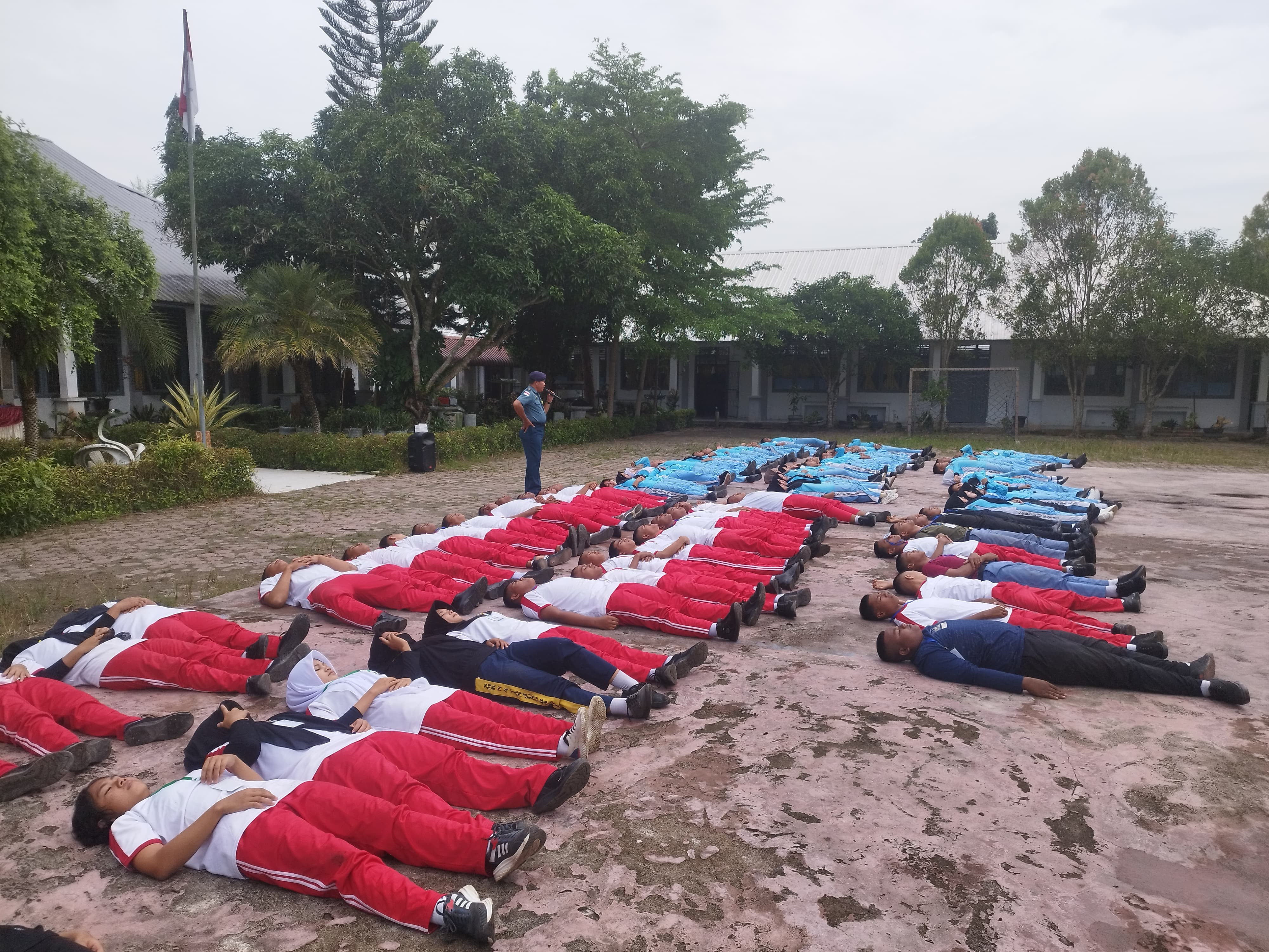 Spotmar Lanal TBA Berikan Latihan Dasar Disiplin Korps (LDDK) Kepada SMKN 1 Perikanan