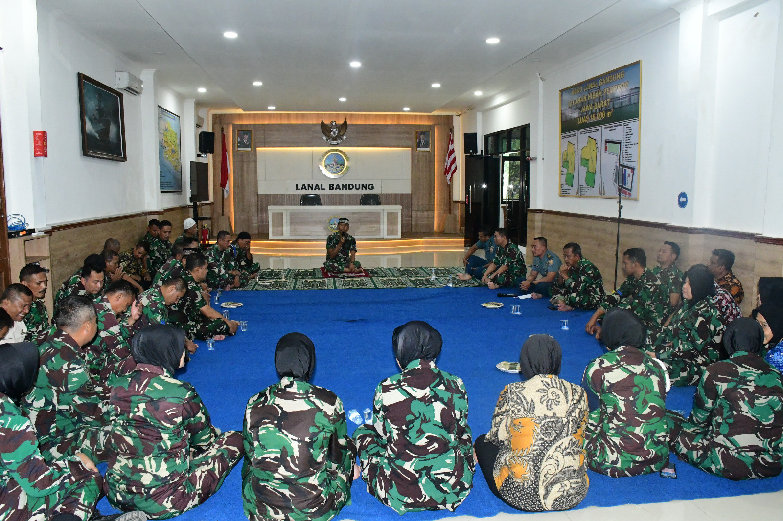 Sambut Peringatan Hari Dharma Samudera, Personel Lanal Bandung Laksanakan Doa Bersama