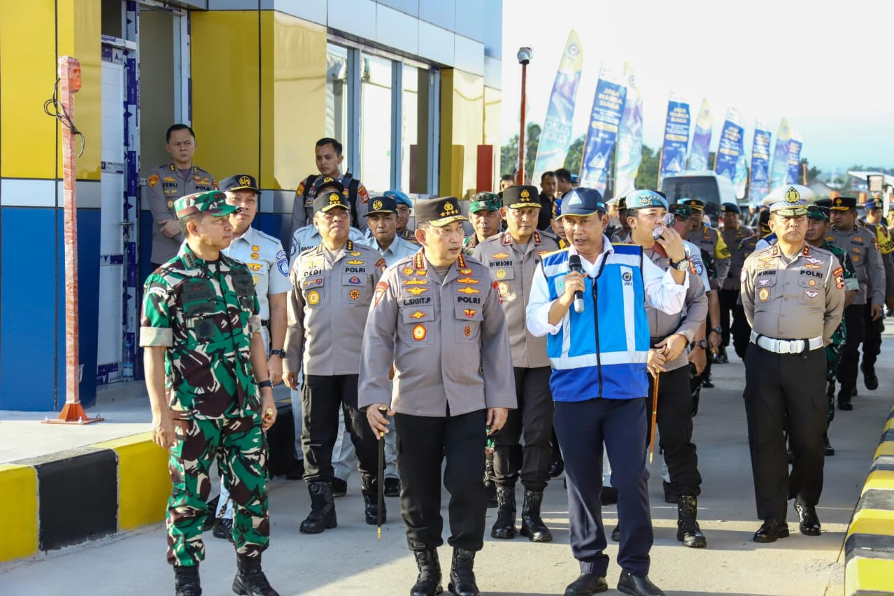 Panglima TNI bersama Kapolri Tinjau Kesiapan Arus Mudik Nataru 2025 di Tol Prambanan