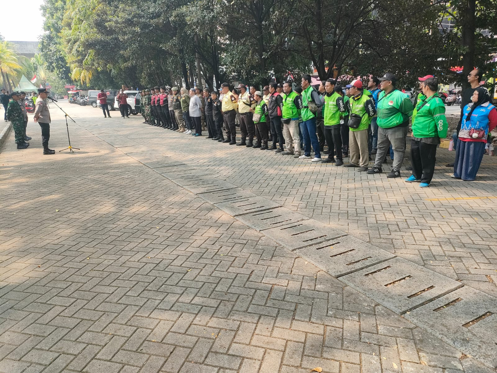 Polsek Kelapa Gading Gandeng Ojol Jaga Kamtibmas, Berikan Ganti Oli Gratis dan Bantuan Beras