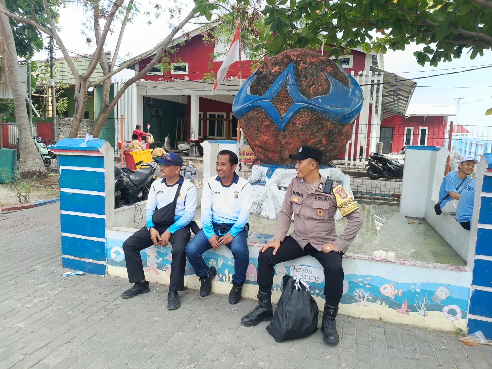 Jakarta On The Spot di Pulau Kelapa, Bhabinkamtibmas Sosialisasikan Layanan Polri 110 Gratis 24 Jam