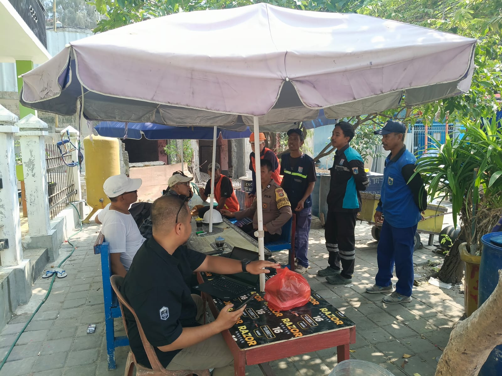 Jakarta On The Spot di Pulau Kelapa, Bhabinkamtibmas Ajak Warga Jaga Kamtibmas dan Manfaatkan Layanan Polri 110